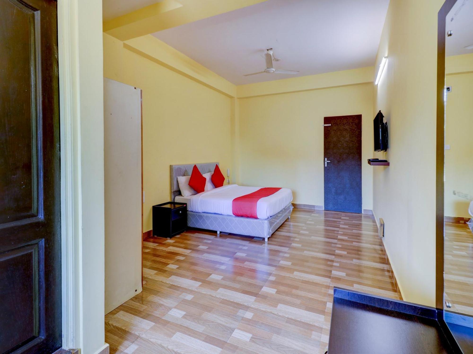 Gaurika Residency Boarding & Lodging - Padubidri Hotel Ngoại thất bức ảnh