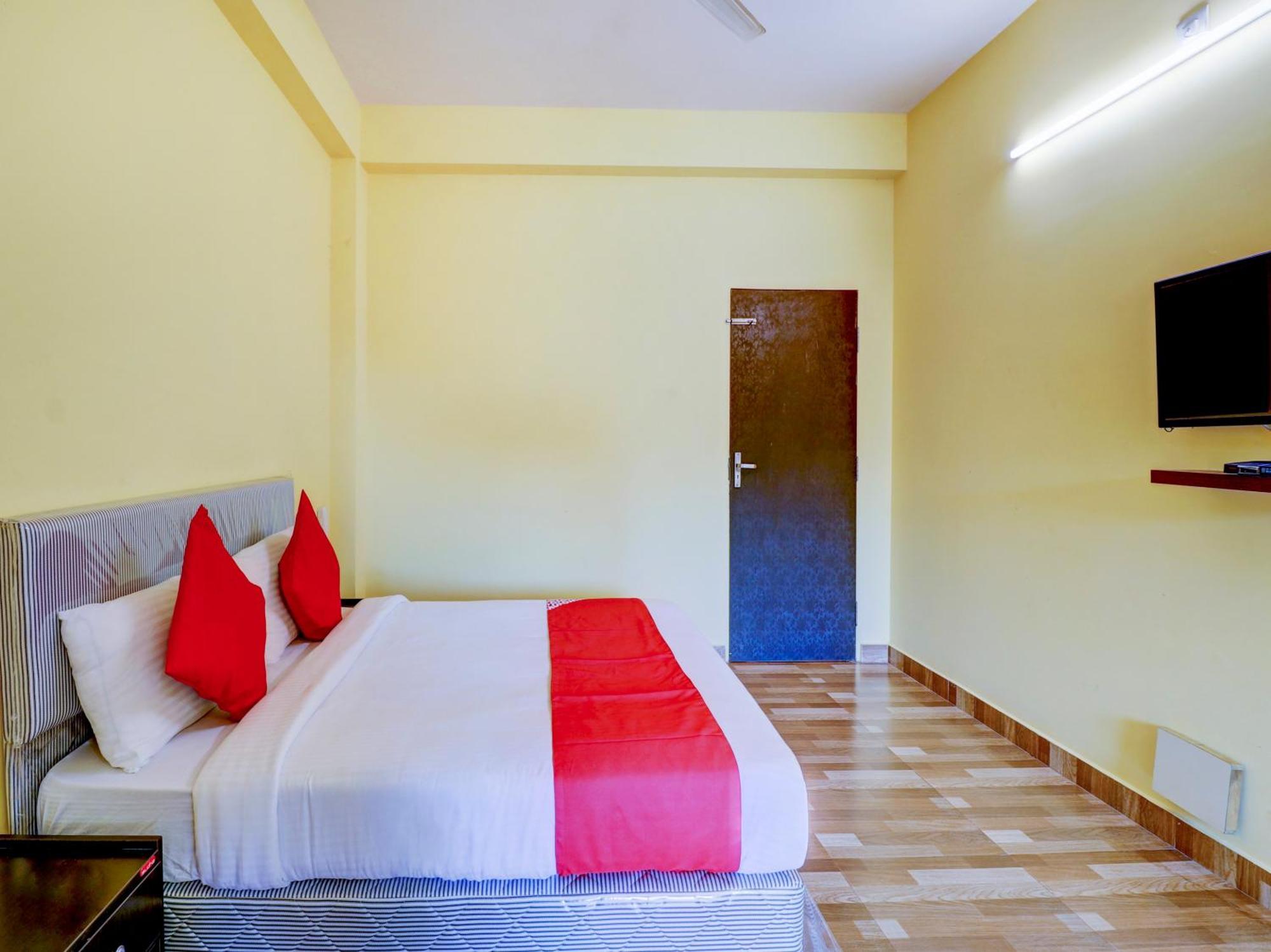 Gaurika Residency Boarding & Lodging - Padubidri Hotel Ngoại thất bức ảnh